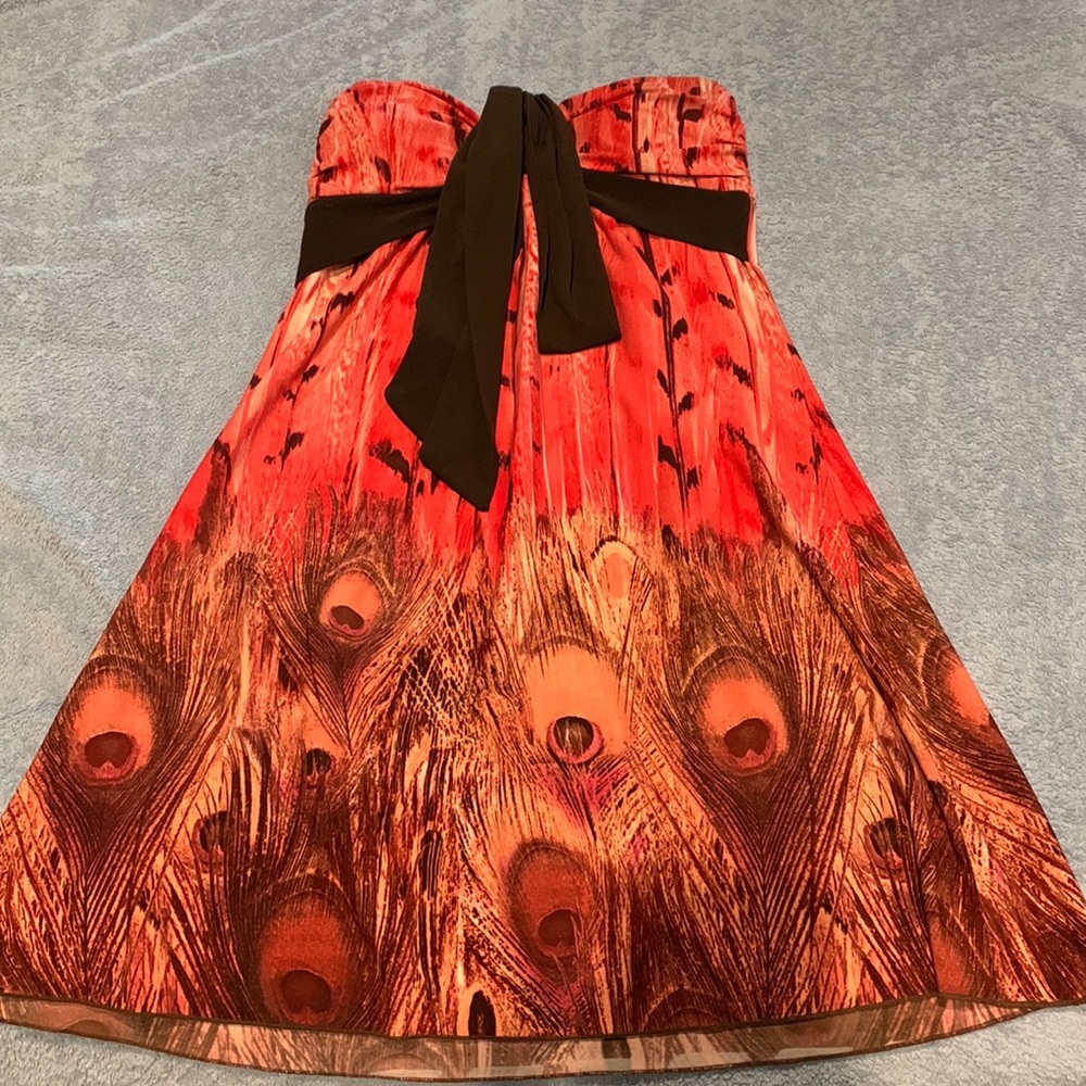 Size small dress. Could tie a bow in the front for strapless